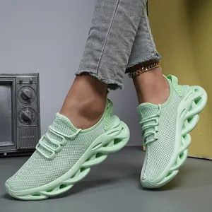2025 Zapatillas deportivas de malla verde menta con suelas gruesas y huecas para hombre