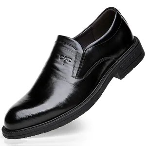 Chaussures habillées décontractées en cuir noir pour hommes avec logo de libellé embossé