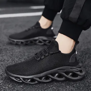 Zapatillas de running de malla negra para hombre con suelas onduladas huecas únicas