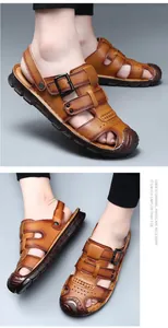 Vue détaillée des sandales en cuir marron pour hommes avec semelle antidérapante d'été.