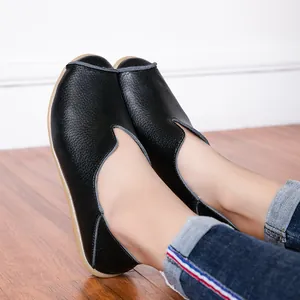 Casual zwarte leren loafers voor dames met een comfortabele zachte zool