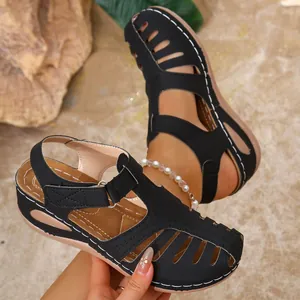 Retro black Roman sandals with wedge heel, closed toe cut-outs, and white stitching details