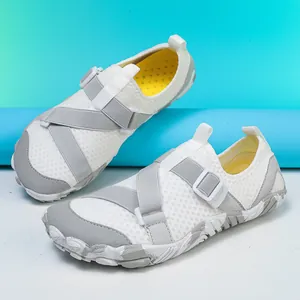 Atmungsaktive Outdoor-Wasserschuhe mit rutschfester Sohle und verstellbaren Kreuzgurten