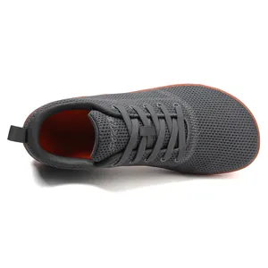 Graue atmungsaktive Mesh-Barfußschuhe mit breiter Zehenbox und Nullsprengung