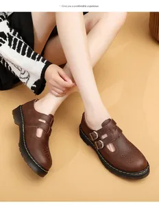 Vista dettagliata delle scarpe Mary Jane 8065 in pelle marrone e doppie fibbie.