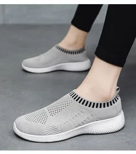 Leichte graue Slipper aus Flying Woven Mesh für Damen, atmungsaktiv