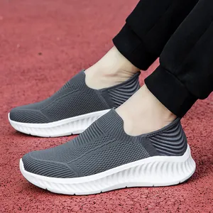 Lightweight breathable flying weave mesh slip-on sports sneakers in grey for men and women