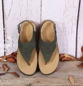 Dunkelgrüne bestickte Zehentrenner-Sandalen für Damen mit verstellbarem Riemen und rustikalem Look