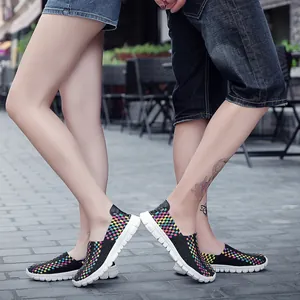 Breathable colorful woven couple sneakers with lightweight flat anti-slip sole design
