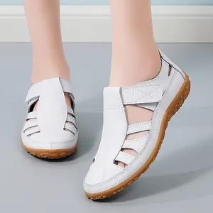 Handgefertigte weiße Leder-Sandalen für Damen mit weicher Gummisohle im Vintage-Stil