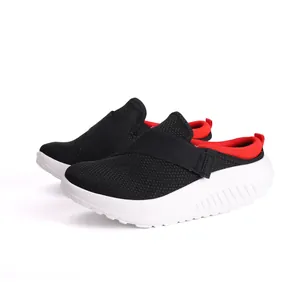 Zapatos mule de malla negra para mujer con suelas tipo rocker blancas gruesas