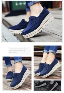 Elegantes mocasines de plataforma de ante azul con flecos y suela de cuña para mujer