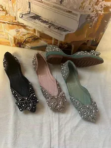Elegante platte damesschoenen met fonkelende strass-steentjes en parelstrik in drie kleuren