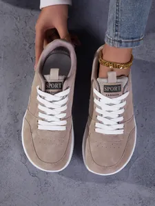 Baskets décontractées élégantes à bout large en taupe avec lacets blancs unisexes