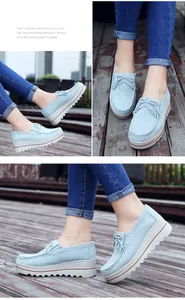 Vista de detalle de mocasines con plataforma azul claro, flecos y detalles de lazo