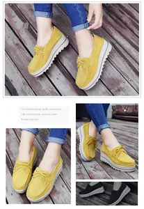 Vista detallada de mocasines de plataforma de ante amarillo para mujer con borla y cuña