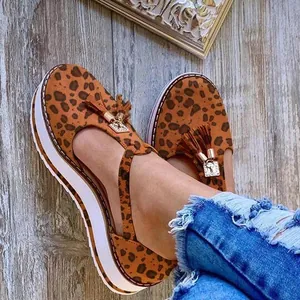 Sandales tendance à plateforme léopard avec glands et bride Mary Jane à boucle chic.