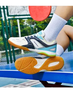Vue latérale et semelle en gomme antidérapante de chaussures de ping-pong pour hommes