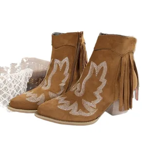 Vintage bruine suède cowboylaarzen met witte borduursels en stijlvolle franjes aan de zijkant