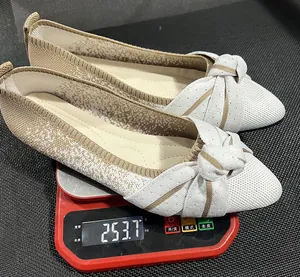 Detailed view showing the lightweight fly-woven flat shoe weighing only 253.7g