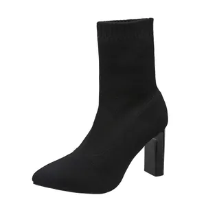 Schicke schwarze Fly-Knit-Sockenstiefeletten mit Blockabsatz für Damen