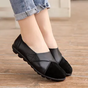 Bequeme schwarze Damen-Loafer aus Leder und Wildleder mit Klettverschluss und rutschfester Sohle