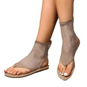 Sandales à entre-doigt plates tendance avec résille, strass et design montant à la cheville