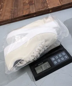Prueba de peso de zapatillas de lona con suela gruesa para mujer, 318,9 gramos