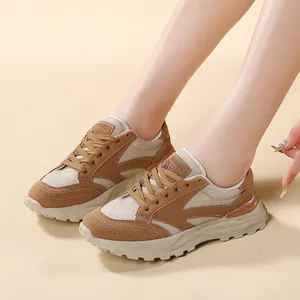 Eleganti sneaker chunky da donna con rete marrone chiaro e dettagli in camoscio