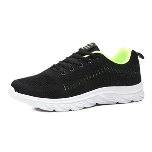 Ελαφριά αθλητικά παπούτσια flyknit για άνδρες σε μαύρο και έντονο πράσινο χρώμα