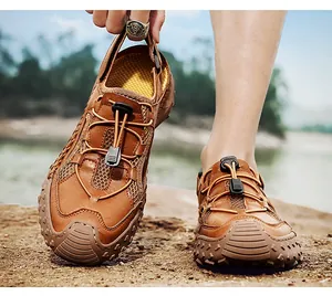 Men's brown leather leisure sandals featuring breathable mesh and rugged rubber soles