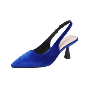 Escarpins slingback élégants en velours bleu roi à bout pointu et talons hauts fins
