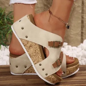 Sandales Plateforme en Liège pour Femmes Rivet Double Boucle Peep Toe Mules à Talon Compensé Chaussures de Plage Été Casual Bohemian Slides Femme