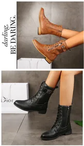 Détail de bottines de combat à lacets pour femmes en beige et noir avec fermetures éclair.