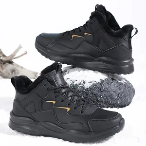 Hochwertige Herren Winterstiefel mit warmem Kunstfellfutter und rutschfester, dicker Sohle im Freien