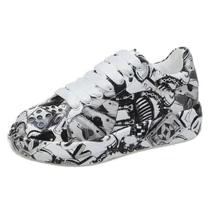 Sneaker platform graffiti bianche e nere con lacci e design accattivante con stampa comic