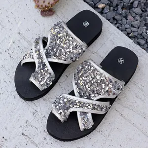 Sandales de plage à paillettes argentées pour femmes avec semelles noires souples