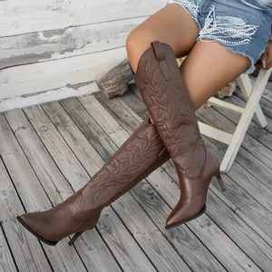Bottes de cowboy western marron pour femmes avec talons hauts et broderies de feuilles