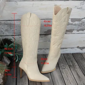 Bottes western à talons hauts crème avec broderie et dimensions de la tige et largeur