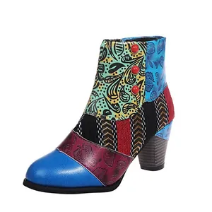 Vue détaillée de bottines vintage en patchwork jacquard aux multiples motifs colorés