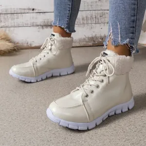 Witte veterschoenen voor dames met plateauzool en zachte imitatiebontrand