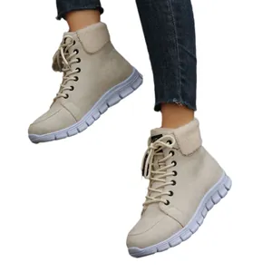 Dames beige veterlaarzen met imitatiebont en witte chunky plateauzolen voor de winter