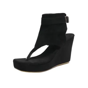 Schwarze Zehensteg-Keilsandalen aus Wildlederimitat mit 10 cm Absatz und Schnalle