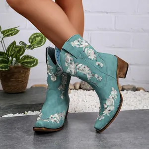 Elegante türkisfarbene Westernstiefel für Damen mit weißen Blumenstickereien