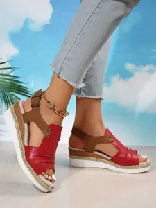 Sandales compensées en corde rouge et marron pour femmes avec design à bout ouvert