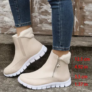 Detailed view of beige women's snow boots with 3.5cm platform and cozy fleece lining