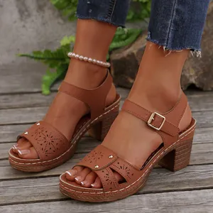 Damen Retro Sandalen mit Blockabsatz Fischmaul Nieten Laser-Ausschnitt Knöchelriemen Schnalle Sommer Sandalen für Damen Party
