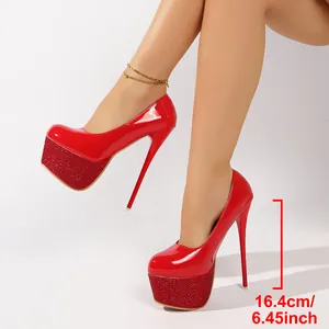 Rote Lackleder Plateau Pumps mit 16,4 cm Stiletto Absatz und funkelnden Strass Details