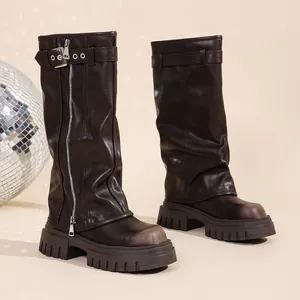 Dunkelbraune Maillard-Plateau-Stiefel mit Vintage-Reißverschluss und Metallschnalle