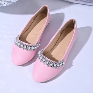 Eleganti scarpe da sposa piatte rosa stile francese con dettagli in perle e strass